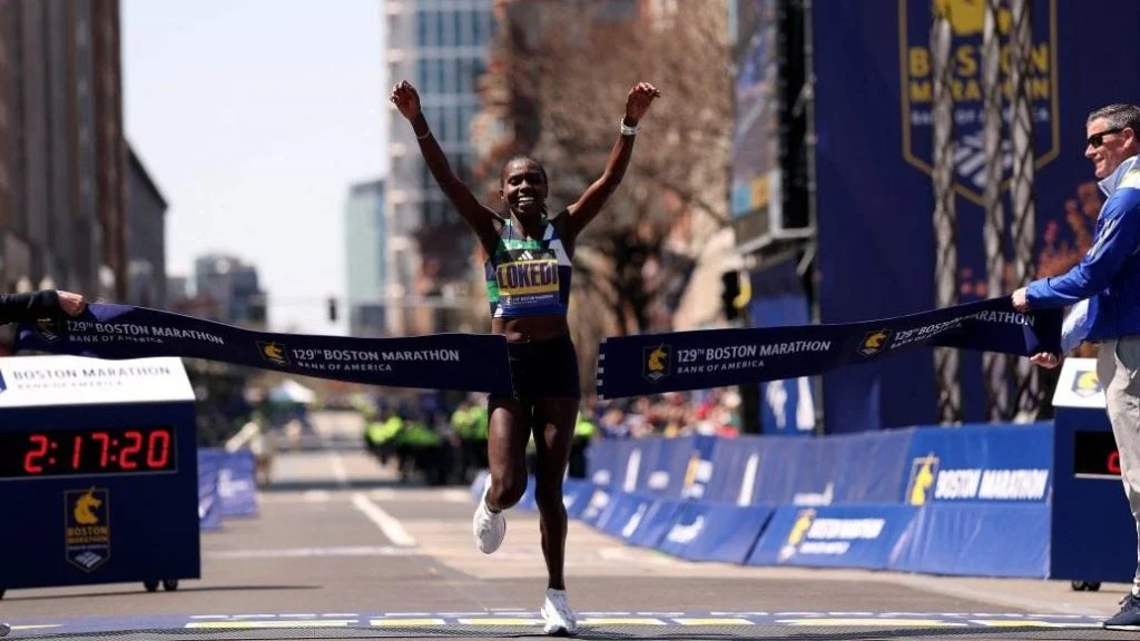 迷失！浓眉一度8中0&全场9中1贡献2分8篮板6助攻